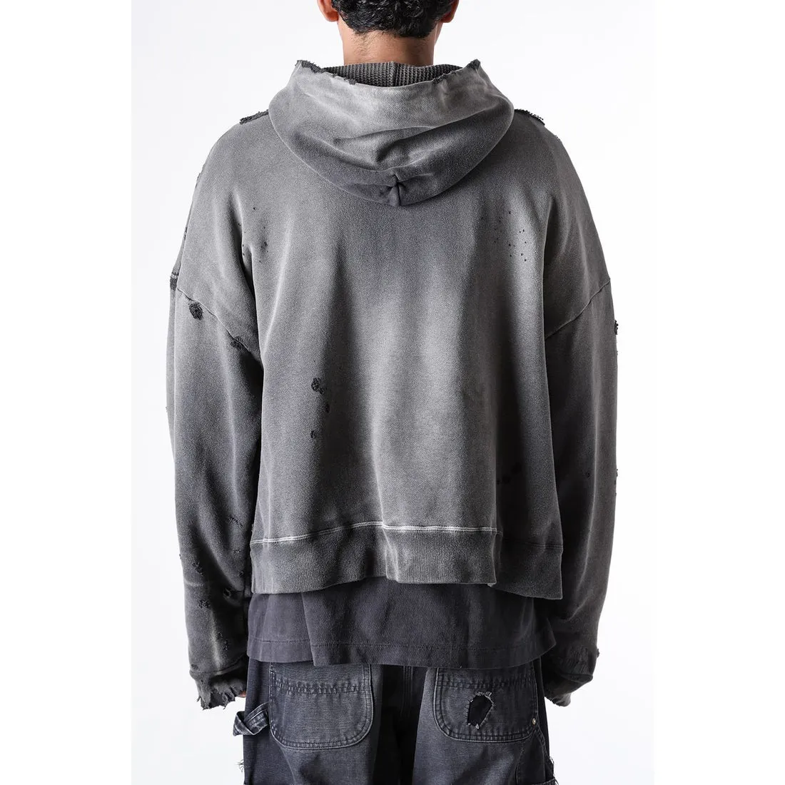 SAINT Mxxxxxx DBL FACE ZIP UP HOODIE/CHARCOAL Double-layer destroyed waffle zipper jacket, washed black S-XL, a style that has been used in the summer. After continuous fine polishing, it has finally been shipped. The finished product is simply a work of art. Super heavy washing to make the weather look old. Multiple water fades. Excessive manual wormhole damage processing. Deconstruction and reorganization embroidery technology. Custom-made zipper with LOGO. The color details of the zipper webbing are also correct. Original grade fruit main label and wash water label. Top purchasing grade. A layer of waffle fabric is added to the inner lining to make the overall texture stronger and increase the comfort and warmth of the wearer.